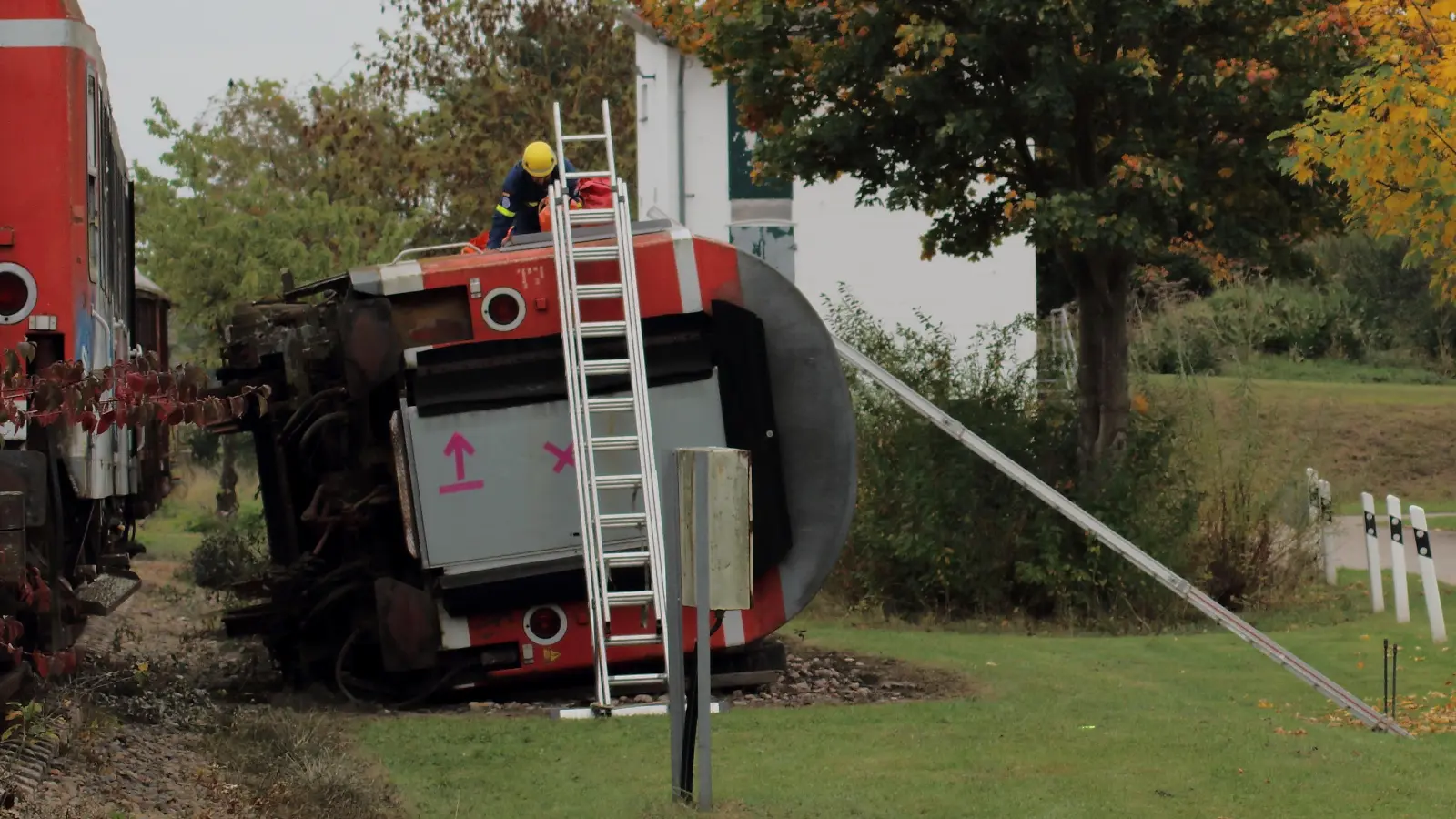 Geübt wurde auch die Menschenrettung nach einem Zugunfall.  (Foto: THW)