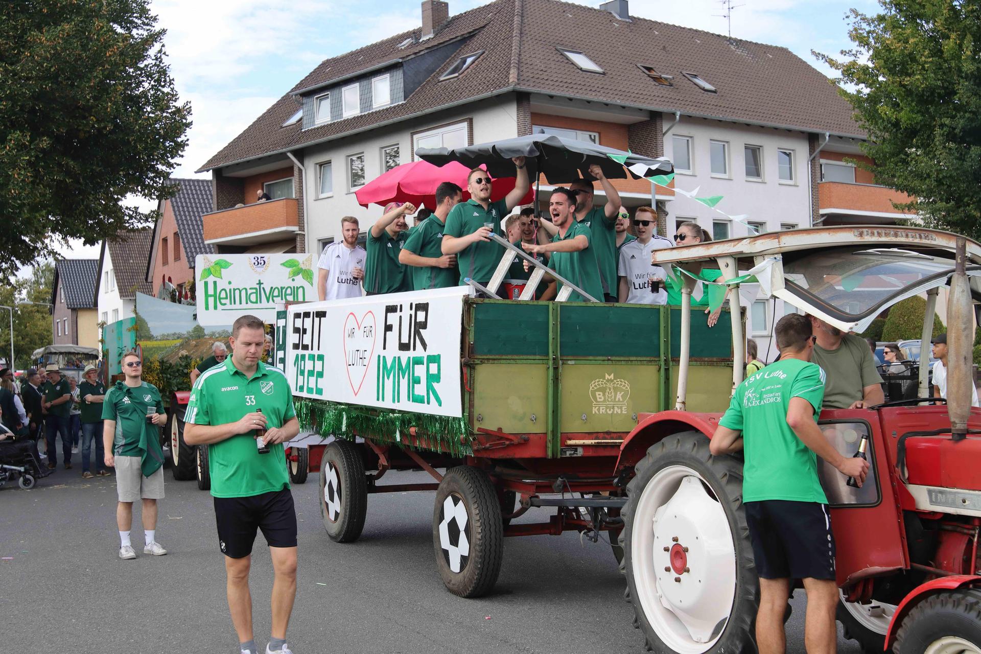 Eindrücke vom großen Festumzug. (Foto: tau)