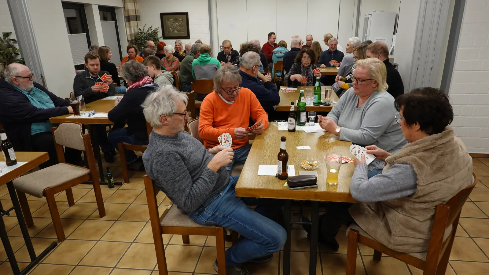 Konzentriert und gut gelaunt: Die Teilnehmer des Turniers. (Foto: privat)