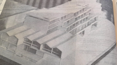 So sollte es aussehen: Modell des geplanten Hotelbaus auf dem Ratskellergrundtsück, abgebildet in der Ausgabe der „Leine Zeitung” vom 4.12.1974. (Foto: wb)