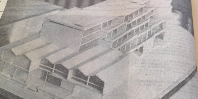 So sollte es aussehen: Modell des geplanten Hotelbaus auf dem Ratskellergrundtsück, abgebildet in der Ausgabe der „Leine Zeitung” vom 4.12.1974. (Foto: wb)