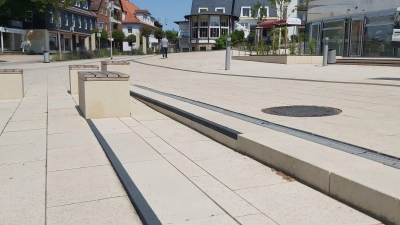 Der erneute Unfall löst erneut die Frage nach weiterer Absicherung der Treppe vor dem Kurhaus aus. (Foto: gk)
