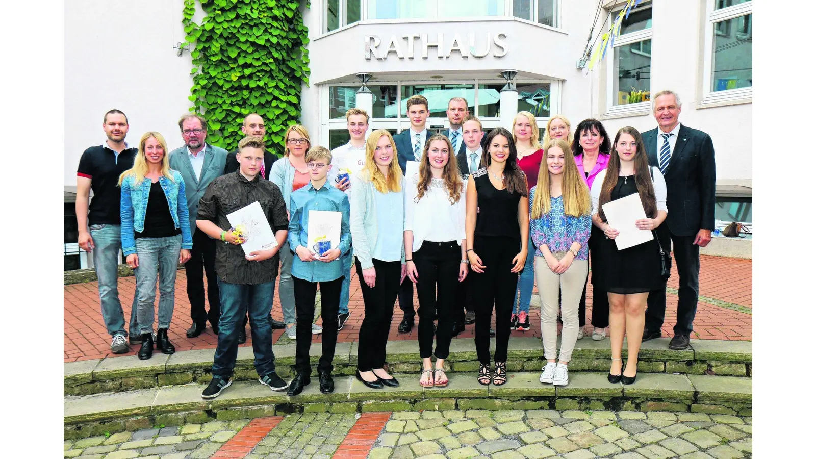 Ausgerüstet mit einem Impfpass gegen unreflektiertes Denken (Foto: tau)