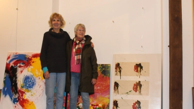 Organisieren die Bilderbörse (v.li.): Martina Kottkamp und Hannelore Laabs. (Foto: wb)