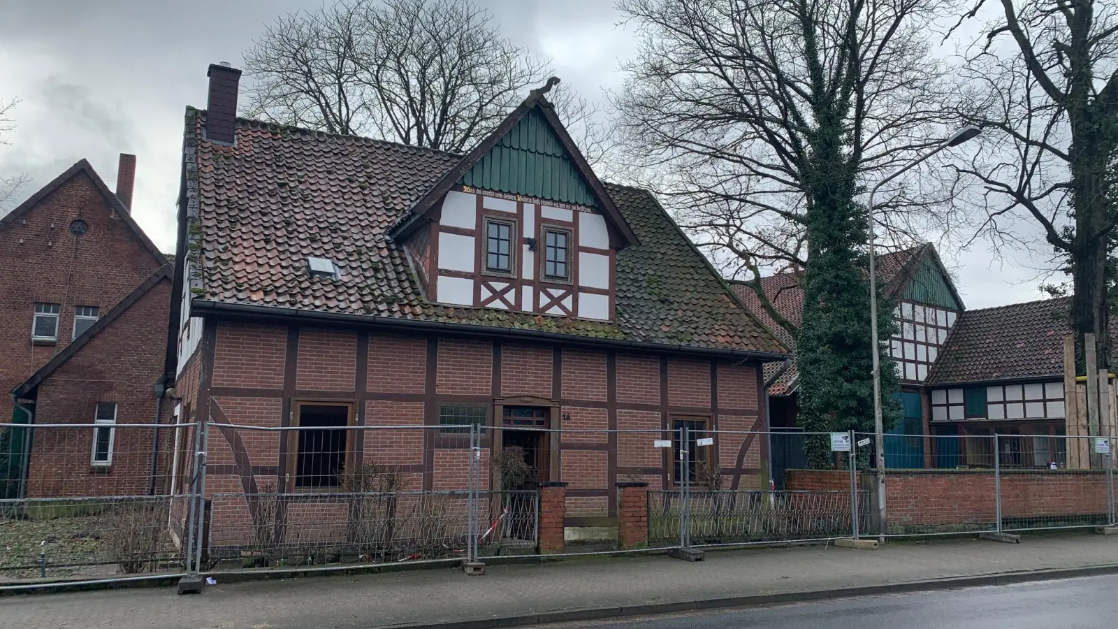 Ehemalige Hofstelle eingezäunt: Der Rückbau beginnt. (Foto: privat)