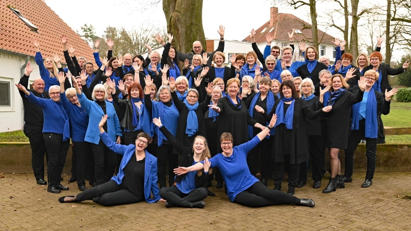 Mit viel Freude: Der Chor AufTakt Luthe. (Foto: privat)