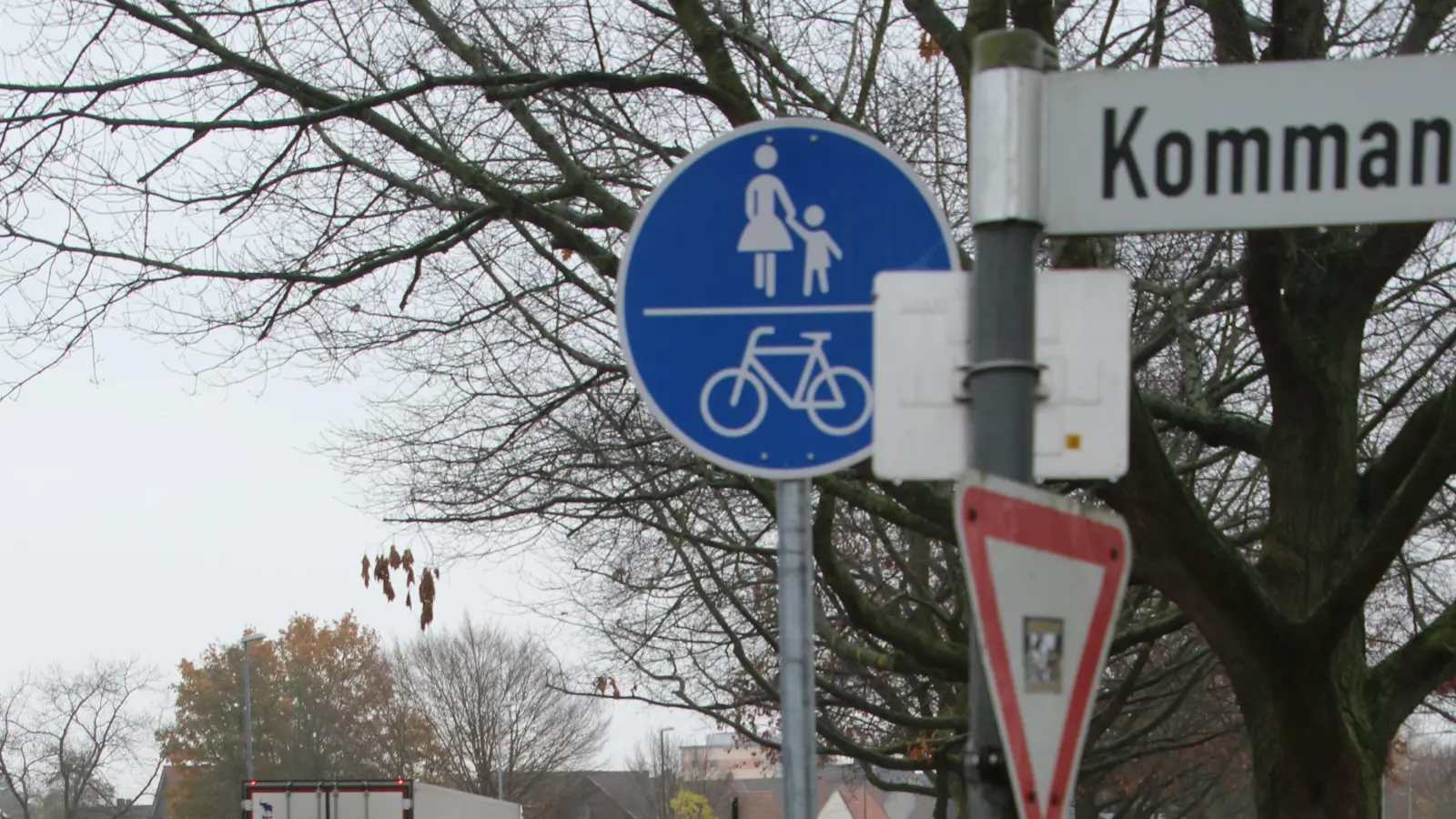 Es ist gegenseitige Rücksichtnahme nötig: Die Trennung zwischen Fuß- und Radweg ist entfallen. (Foto: gi)