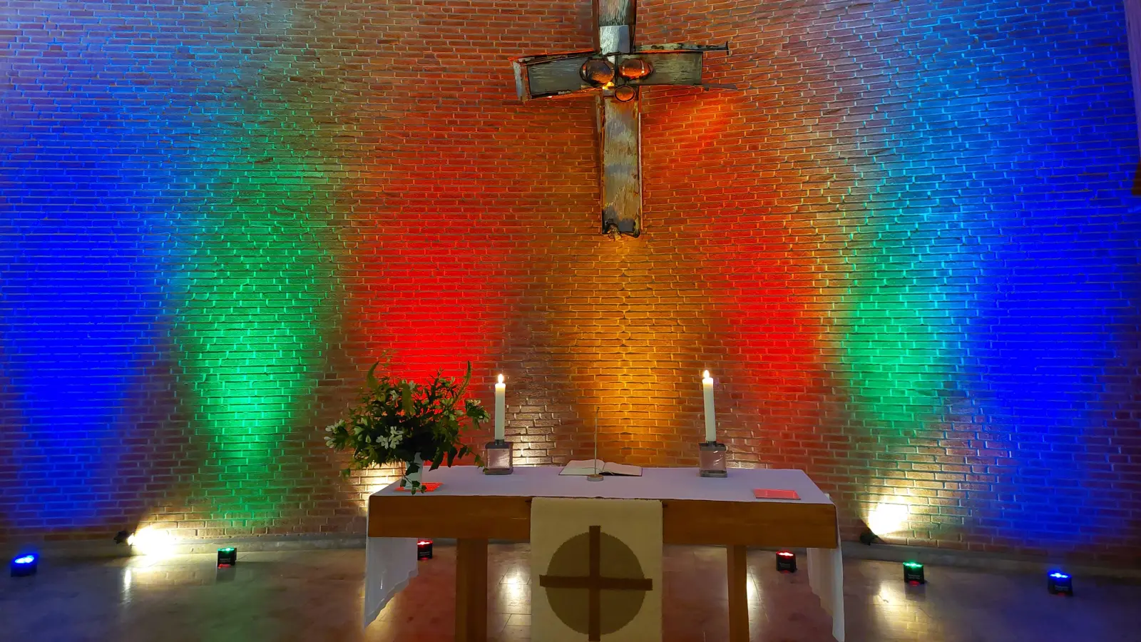 Stimmungsvoll: Beleuchtung in der Corvinuskirche. (Foto: privat)