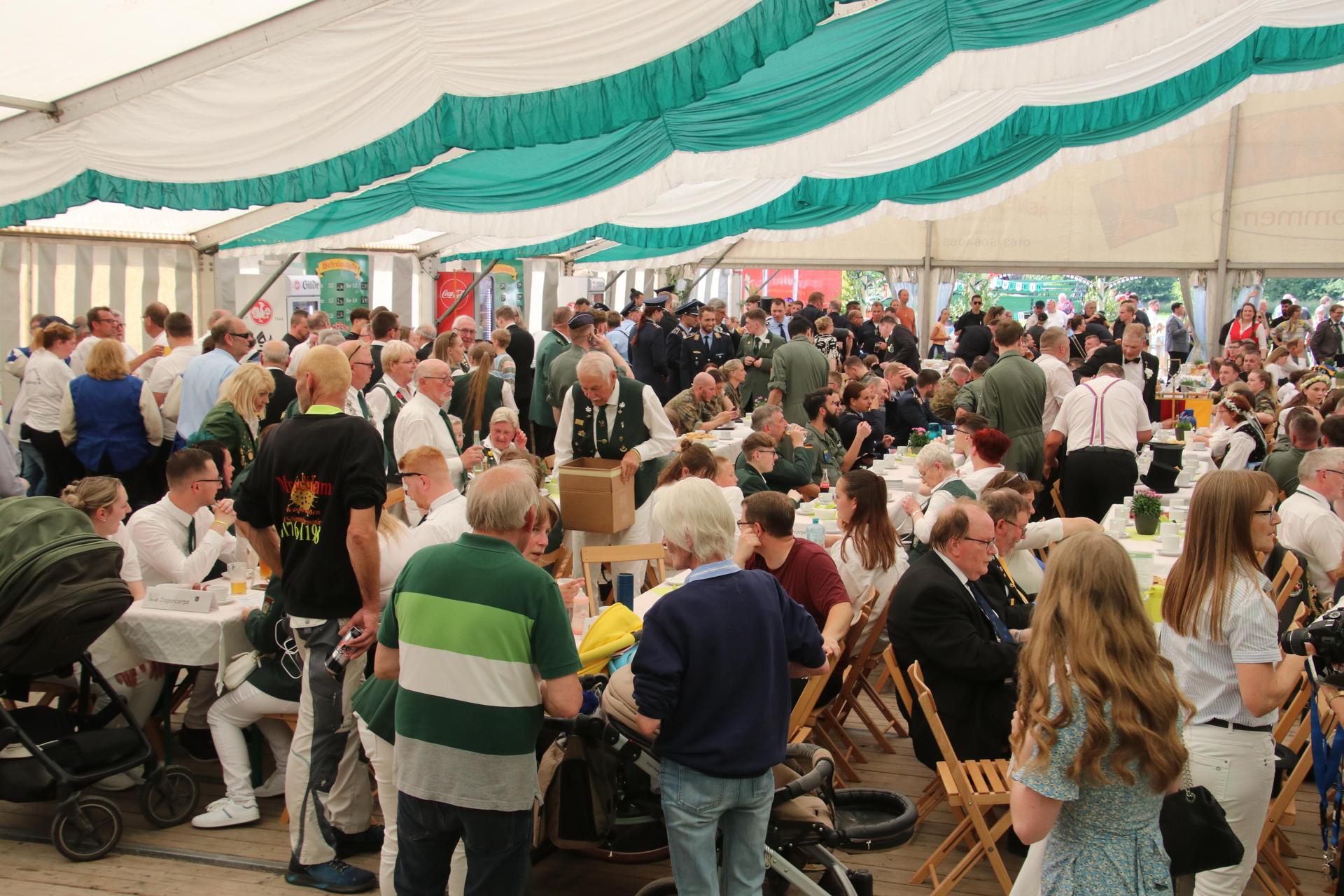 Gut besuchtes Fest am Samstag. (Foto: gi)