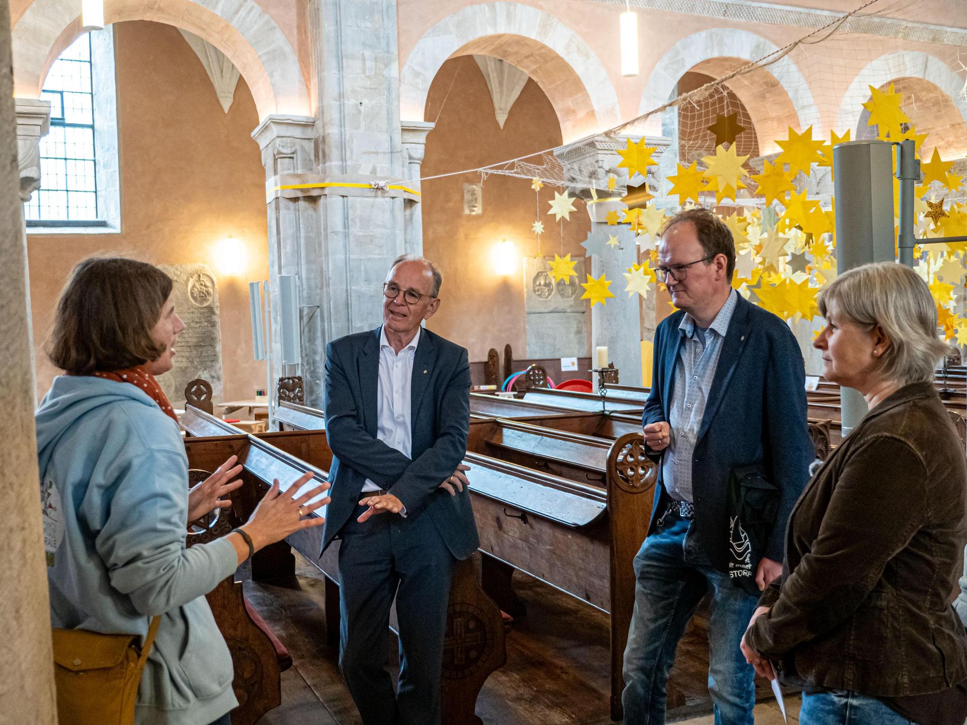 In der Kinderkathedrale: Besuch des Landesbischofs Ralf Meister. (Foto: Mirko Bartels)