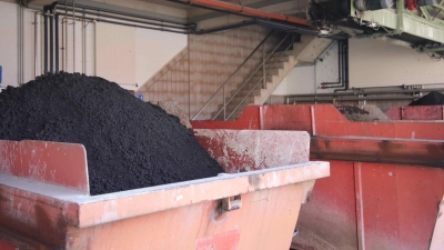 Das Endprodukt: Klärschlamm. (Foto: tau)