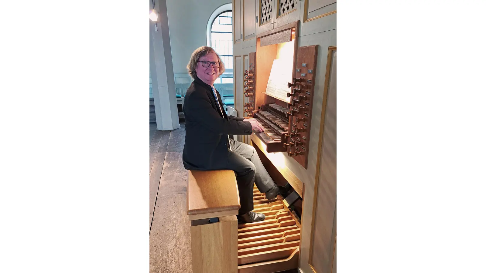 Der Musiker Wolfgang Kraus war von der Bad Nenndorfer Orgel begeistert. (Foto: Sabine Chmielewski)