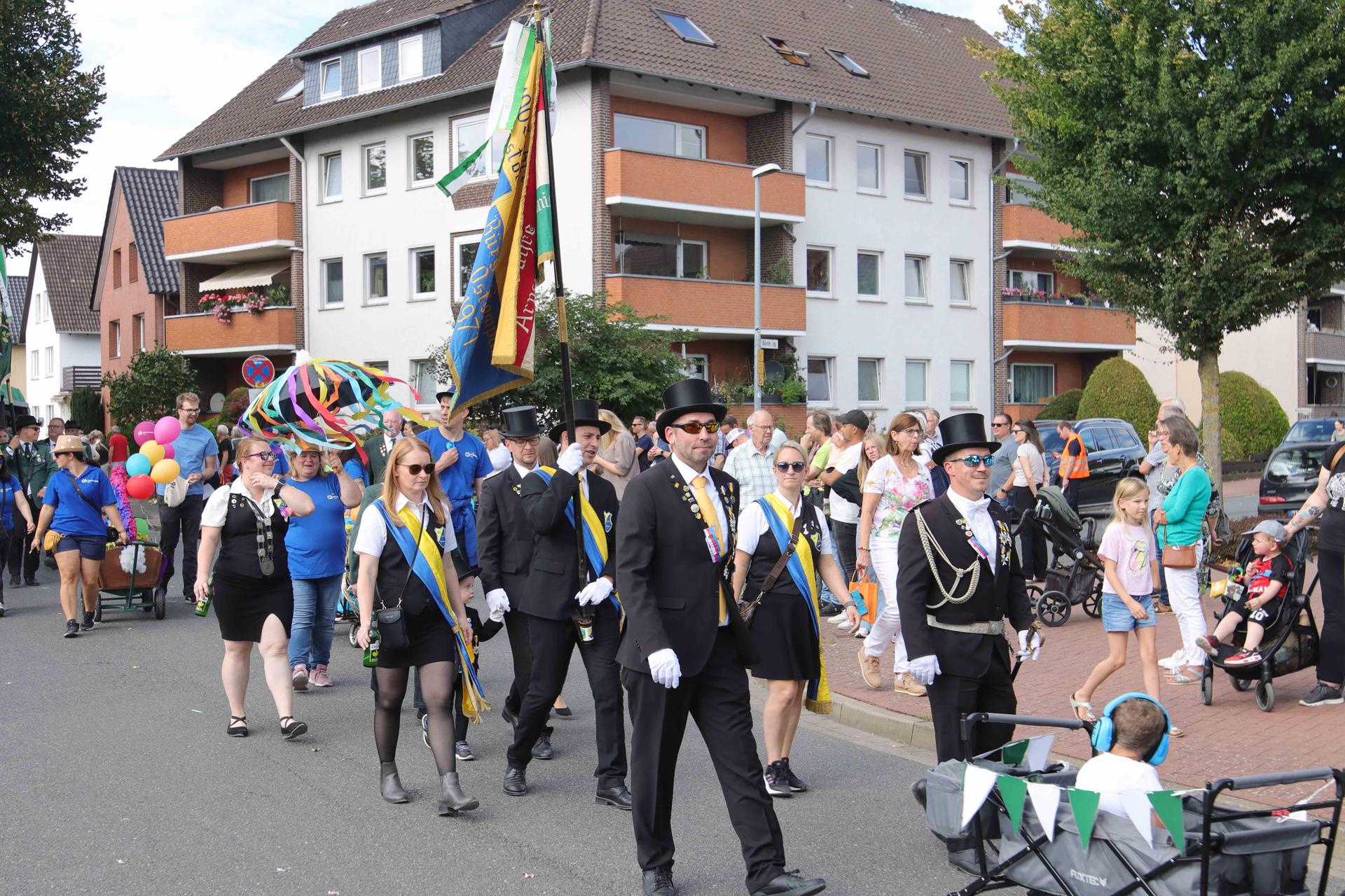 Eindrücke vom großen Festumzug. (Foto: tau)