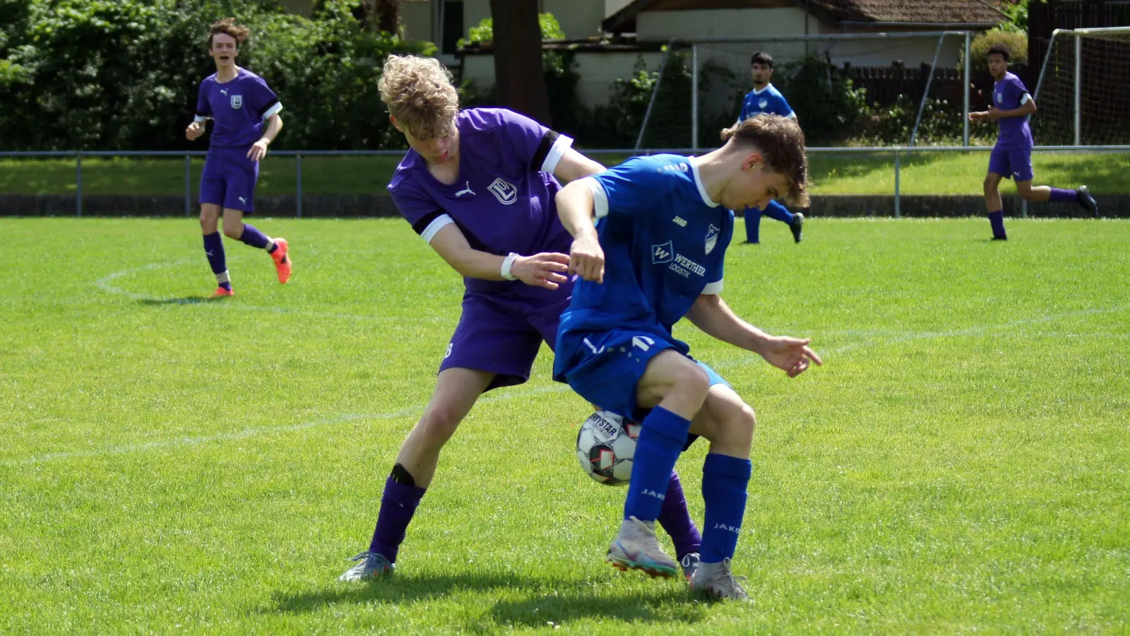Im Zweikampf: Dominik Tkaczuk (re.). (Foto: privat)