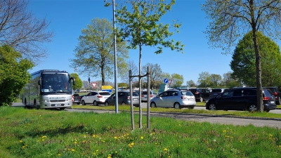 Stark frequentiert: Am Parkplatz Bruchdamm sollen Außenparkflächen besser genutzt werden. (Foto: wb)