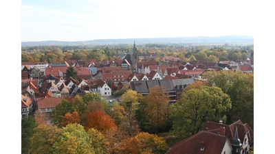 Polizei, Ordnungsamt und ein externer Sicherheitsdienst sind verstärkt als Streife in der Innenstadt unterwegs. In Politik und Bürgerschaft bleiben Zweifel, ob die Maßnahmen ausreichen. <br><br> (Foto: Borchers, Bastian)