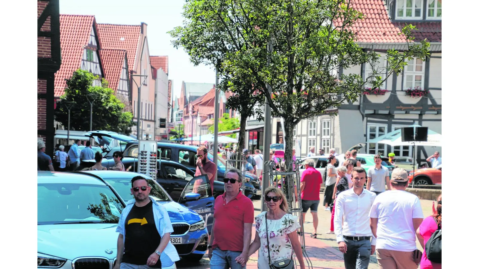 Die Autoschau stößt auf ein sehr großes Interesse (Foto: red)