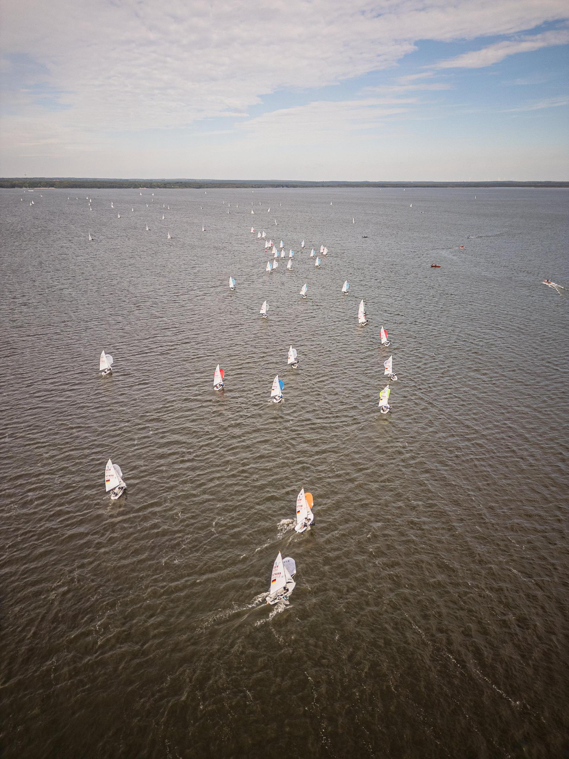 Blick von oben: Boote wohin das Auge reicht. (Foto: SLSV)
