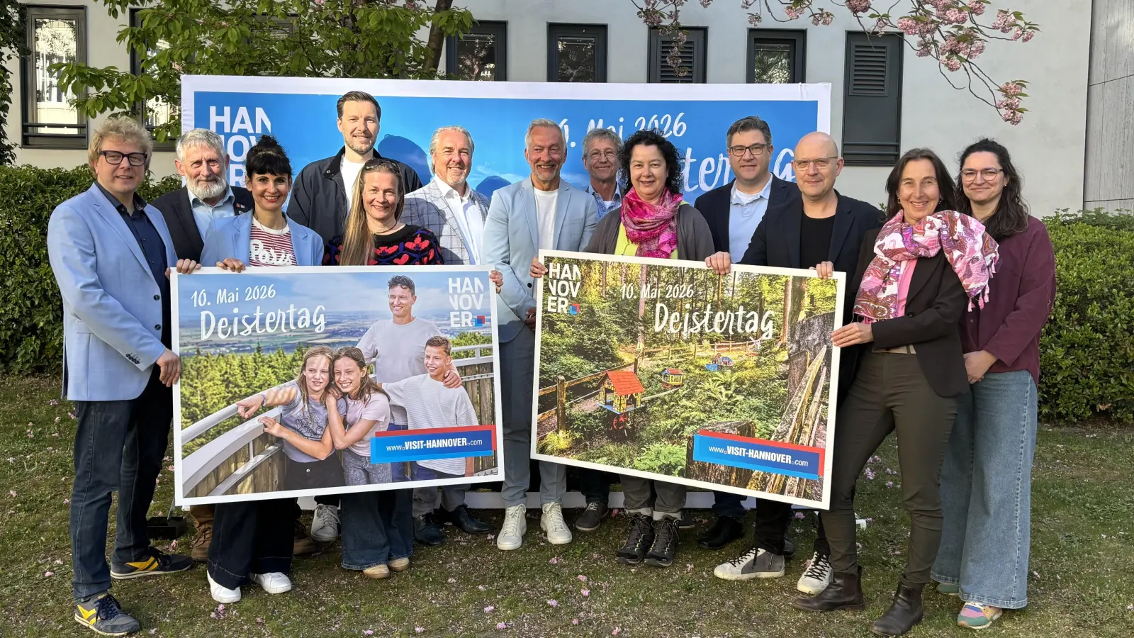 Sie laden herzlich ein: Die Vertreter der sechs Deister-Kommunen. (Foto: privat)