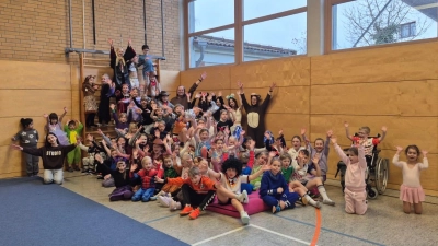 In der Turnhalle: Die Teilnehmer des bunten Nachmittags. (Foto: privat)