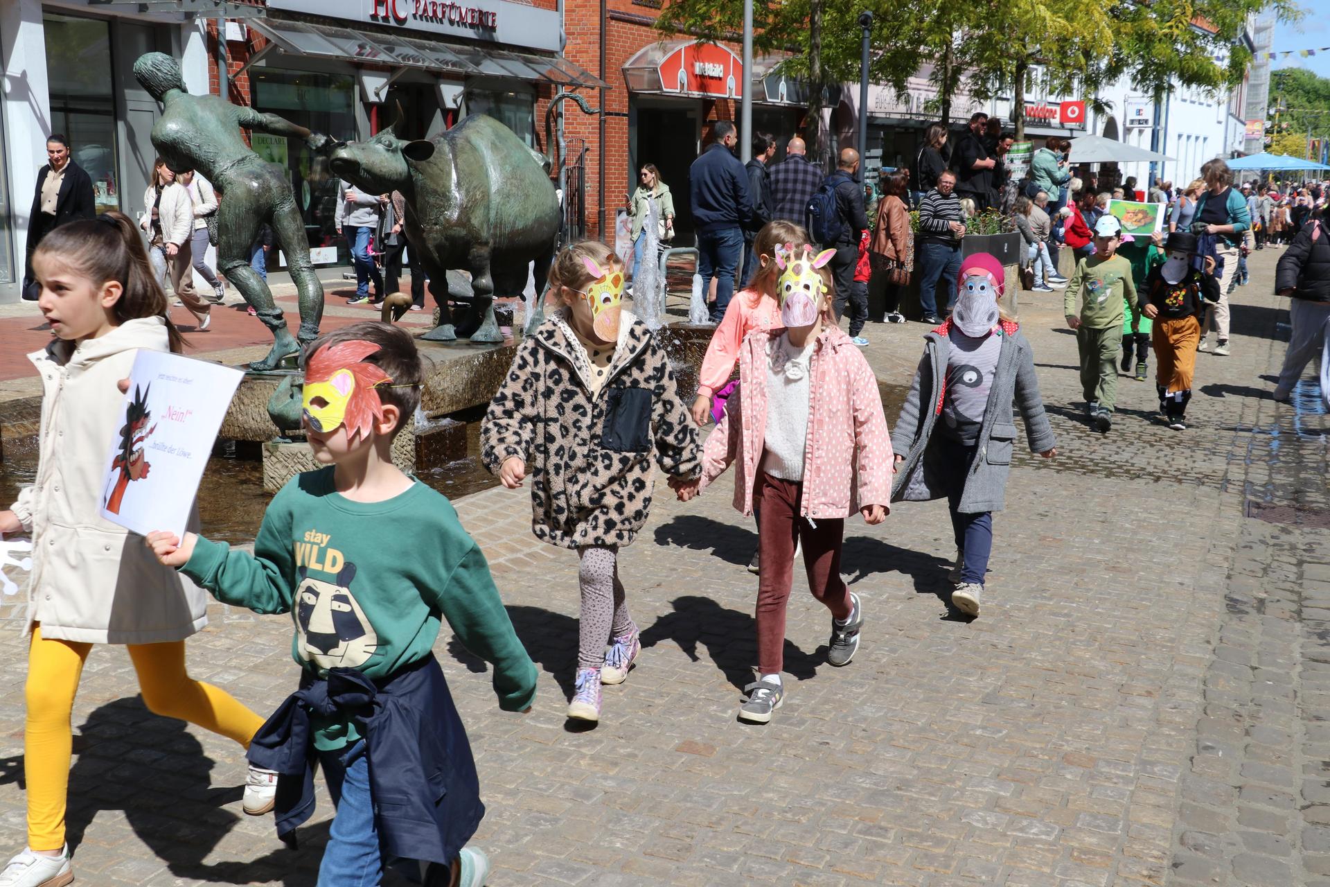 Dabei sein ist alles beim Kinderumzug.  (Foto: gi)