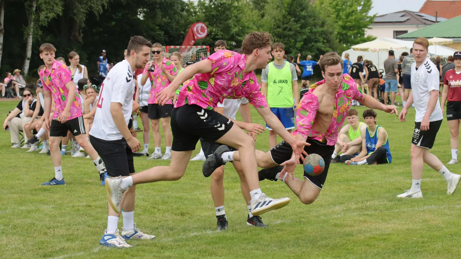 Jede Menge Spaß und sportlicher Reiz: Das beliebte Feldhandballturnier. (Foto: tau)