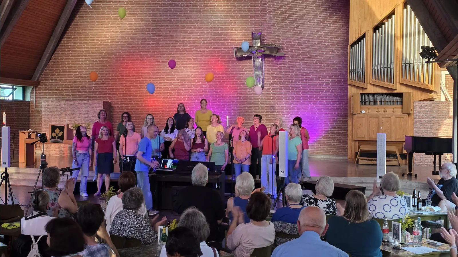 In der Corvinuskirche: Der Voice! Chor. (Foto: tau)