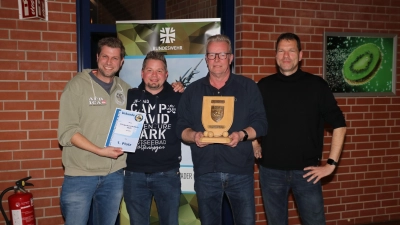 Die THW-Siegermannschaft mit (v.li.): Torsten Kummer, Bastian Schirmer und Jörg Rinne sowie Oberst Markus Knoll. (Foto: gi)