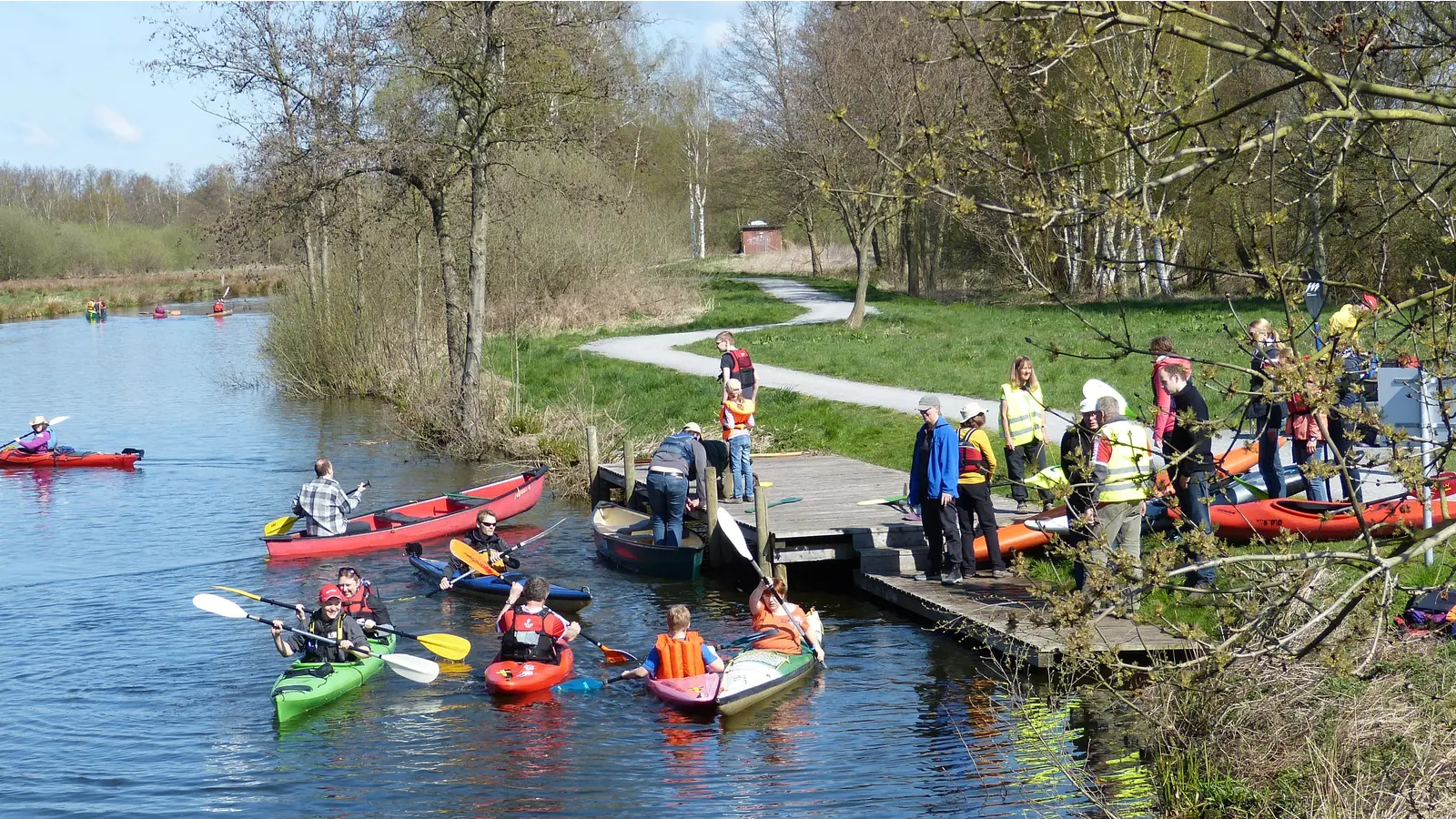 Ab ins Wasser: Schnupperpaddeln am Hagenburger Kanal. (Foto: privat)
