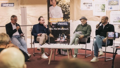 Im Gespräch (v.li.): Carsten Ens, Martin Pavel, Rainer de Groot und Jost Kemmerich. (Foto: Felix Müller)