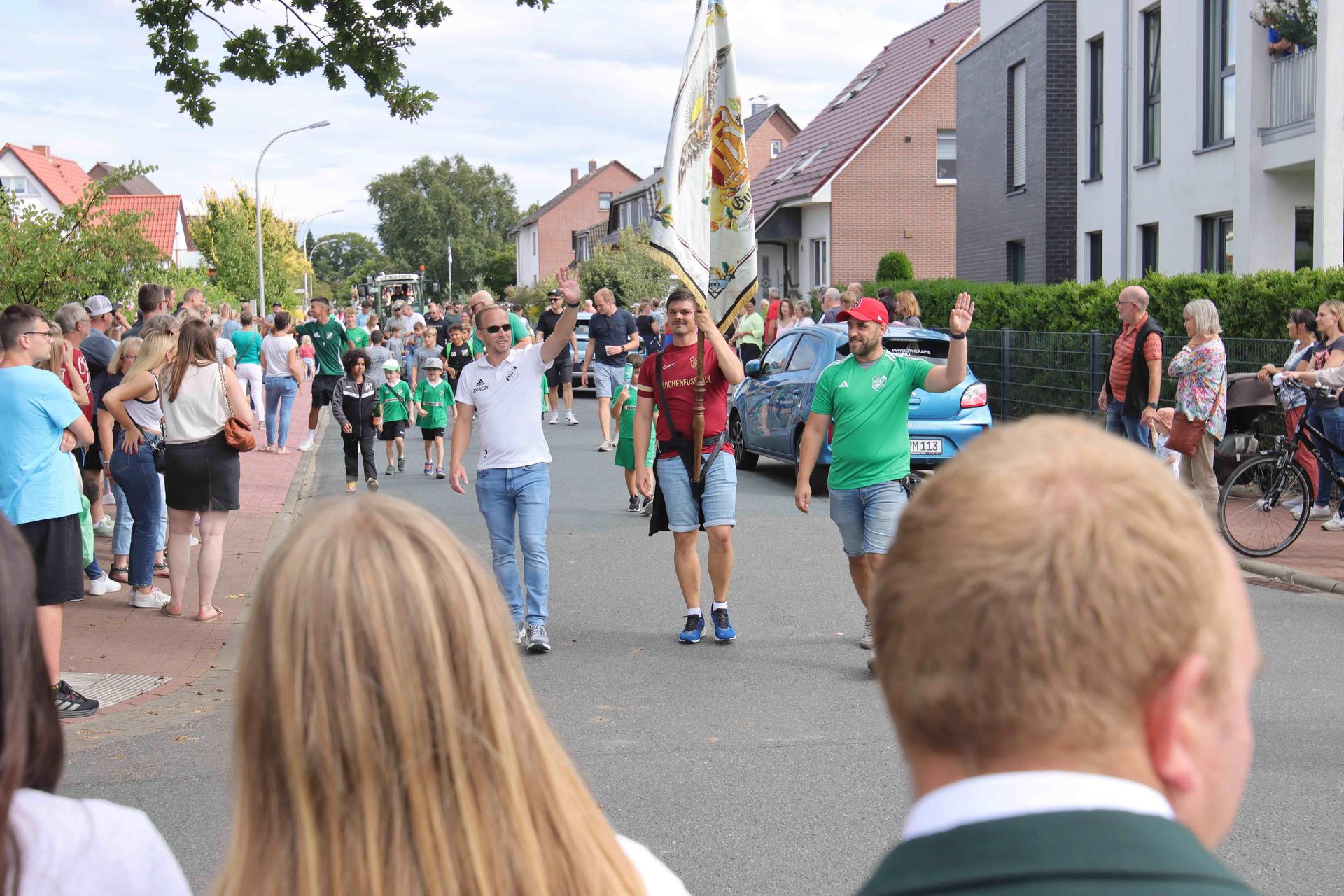 Eindrücke vom großen Festumzug. (Foto: tau)
