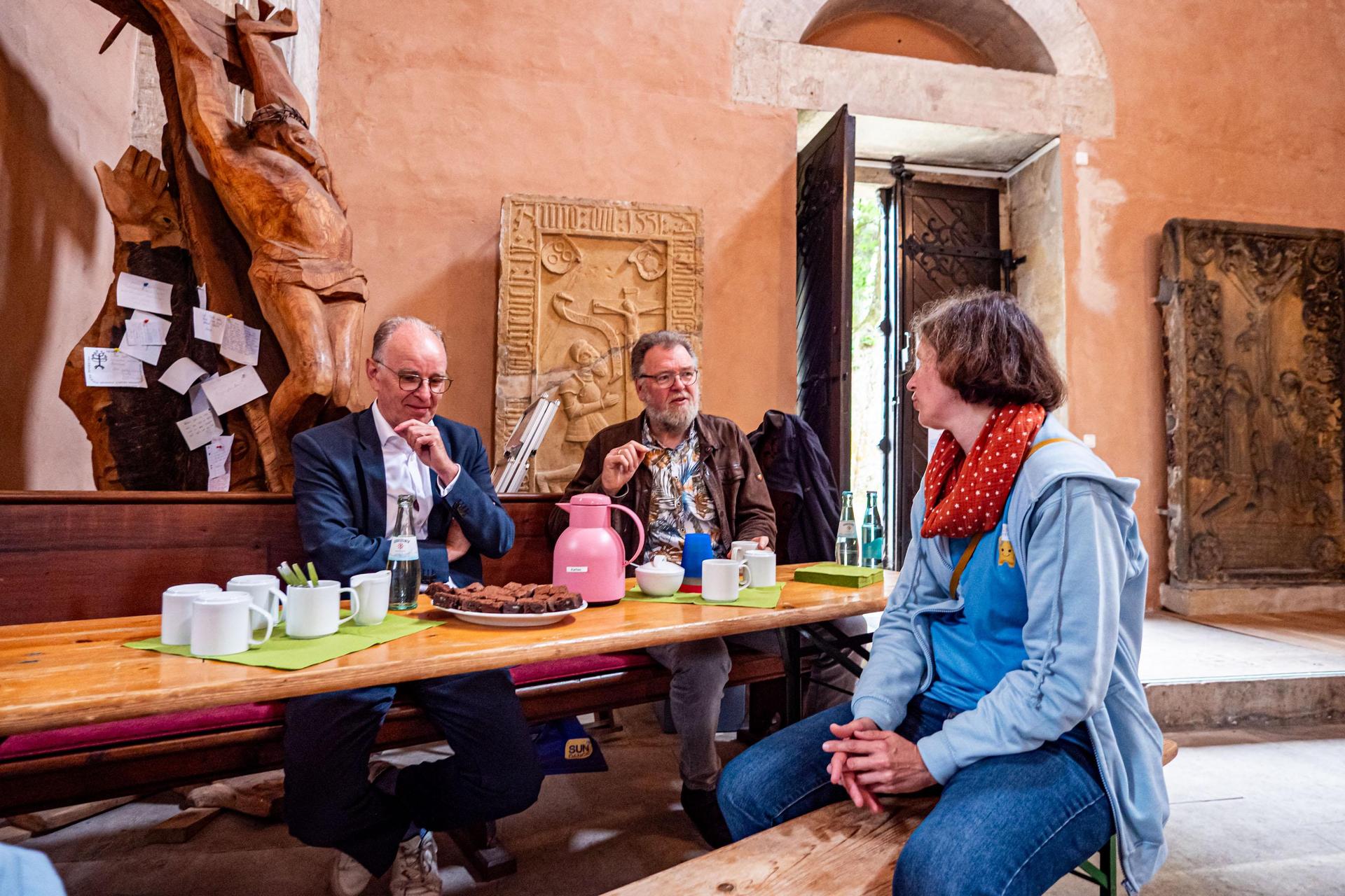 In der Kinderkathedrale: Besuch des Landesbischofs Ralf Meister. (Foto: Mirko Bartels)