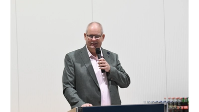 Samtgemeindebürgermeister Hartmut Krause hat den neuen Baubetriebshof feierlich eröffnet. (Foto: nd)