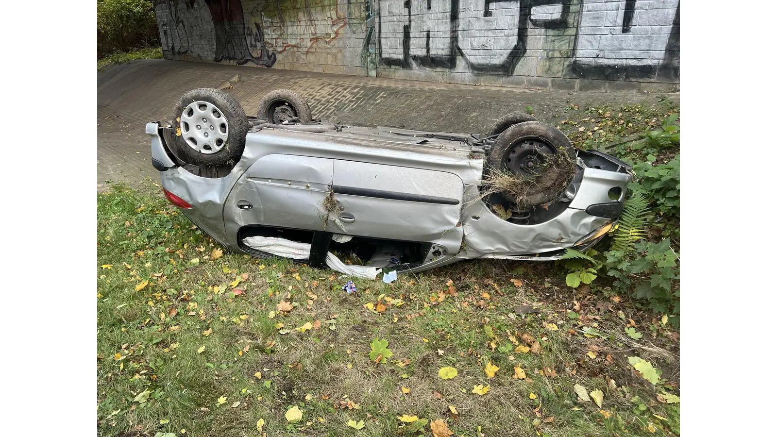 Aufschlag dicht vor den Betonpfeilern der Brücke. (Foto: privat)