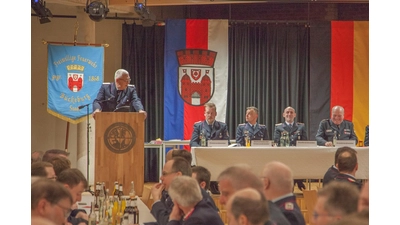 Jürgen Pöhler verliest stellvertretend den Bericht der Alters- und Ehrenabteilung. (Foto: privat)