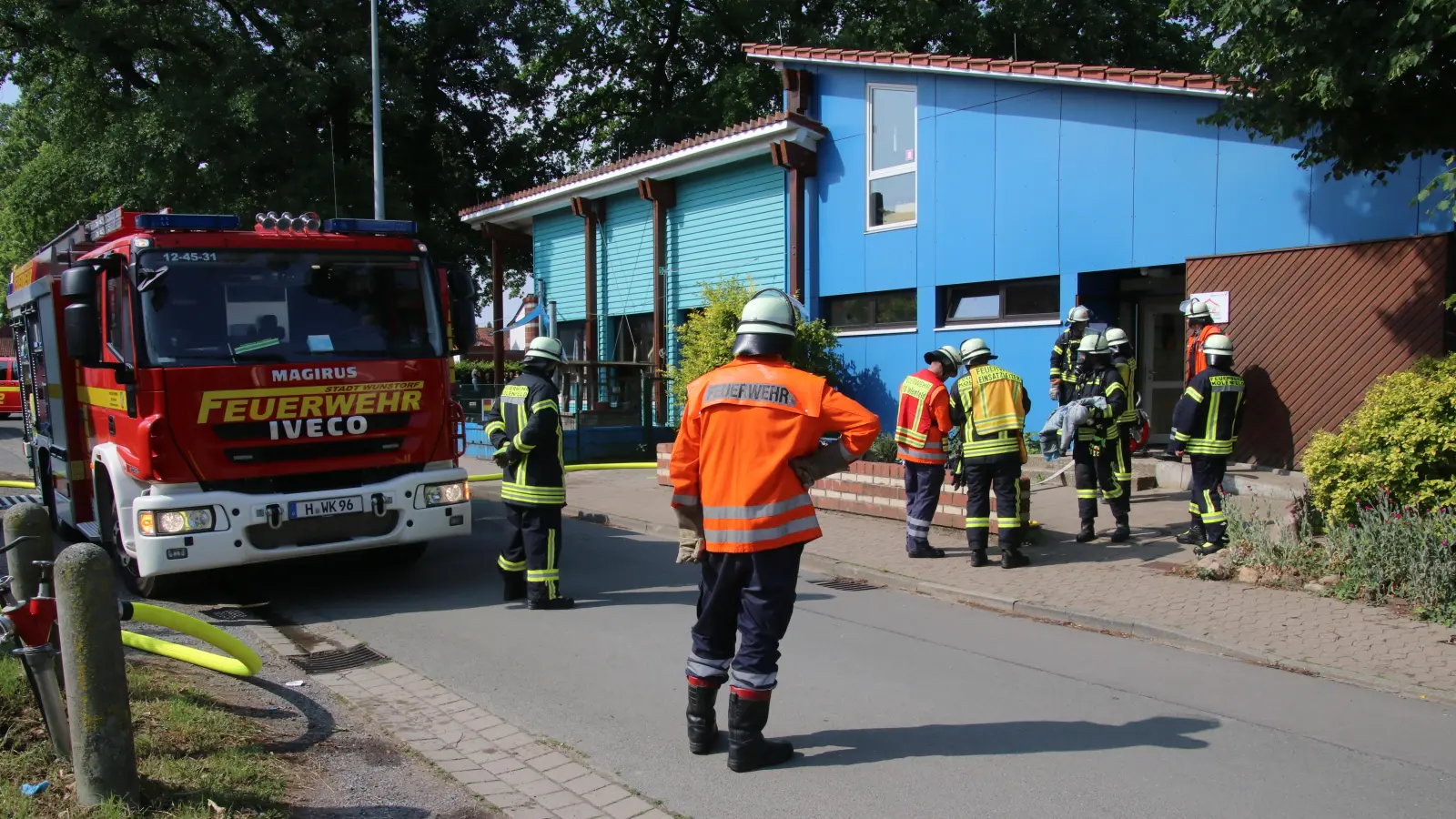 Hohe Einsatzbereitschaft bei einer Übung der Ortswehr Kolenfeld in der DRK-Kita Mühlenweg am frühen Morgen.  (Foto: gi)