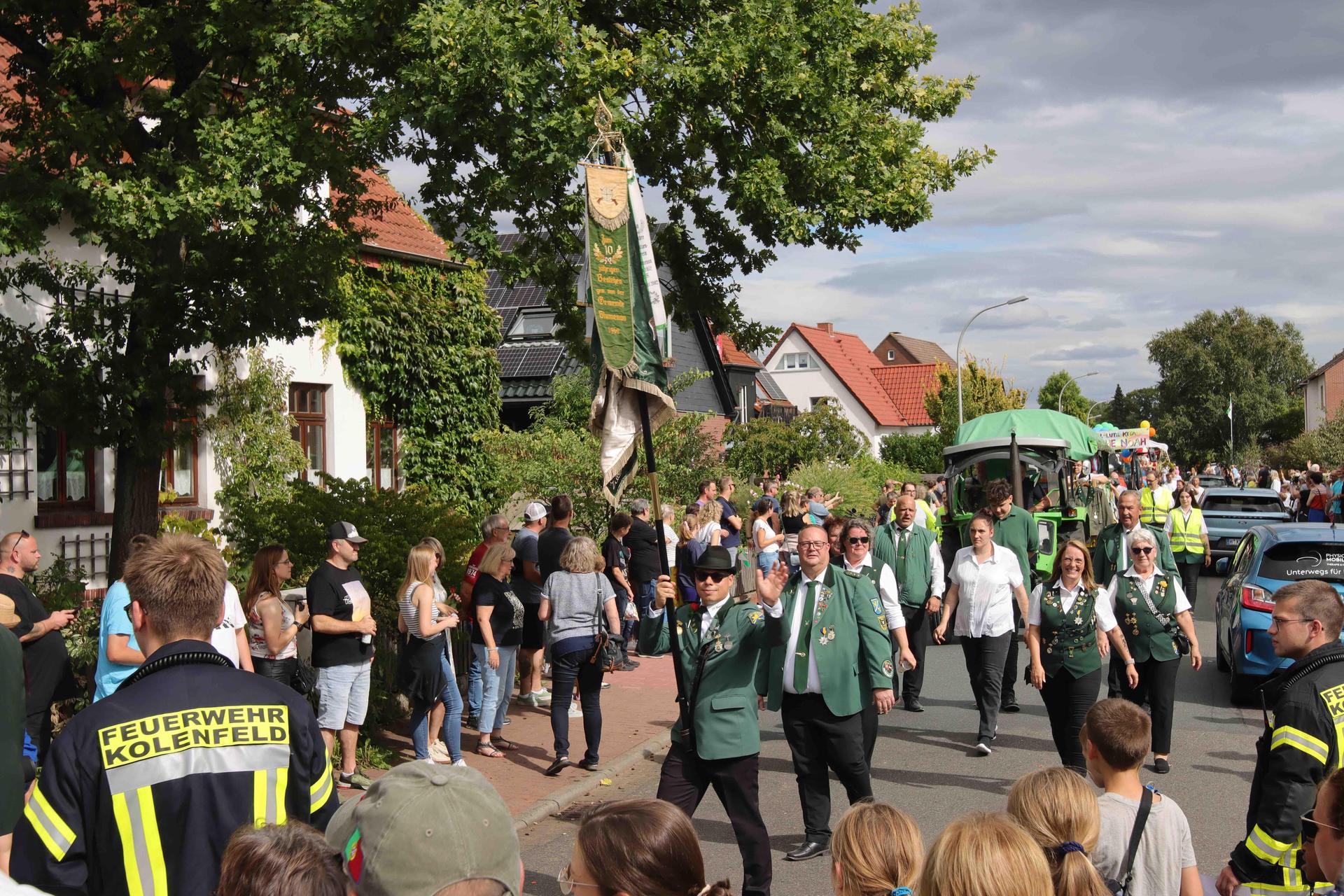 Eindrücke vom großen Festumzug. (Foto: tau)