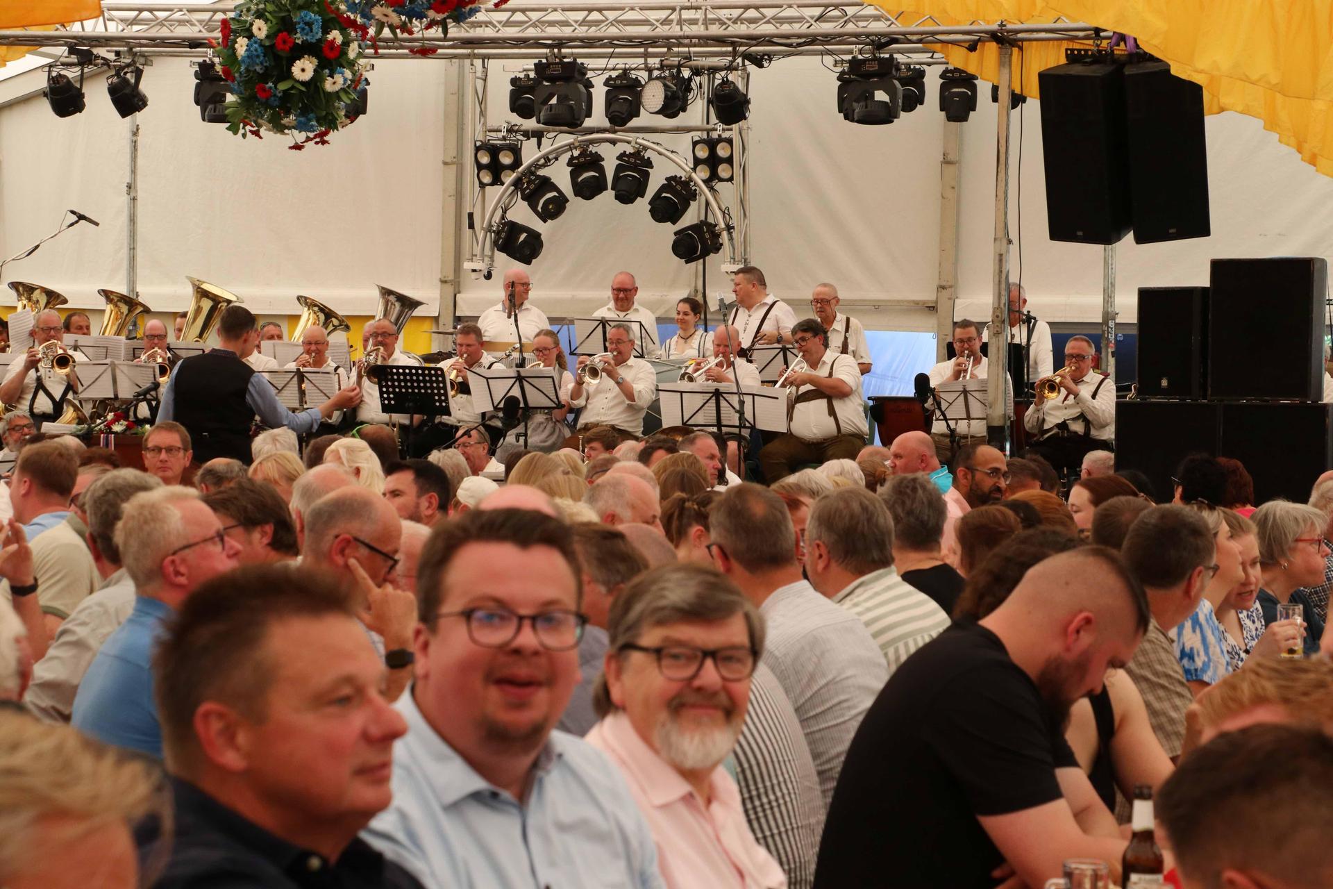 Bildergalerie: Eindrücke vom Schützenfest in Hagenburg. (Foto: gi)