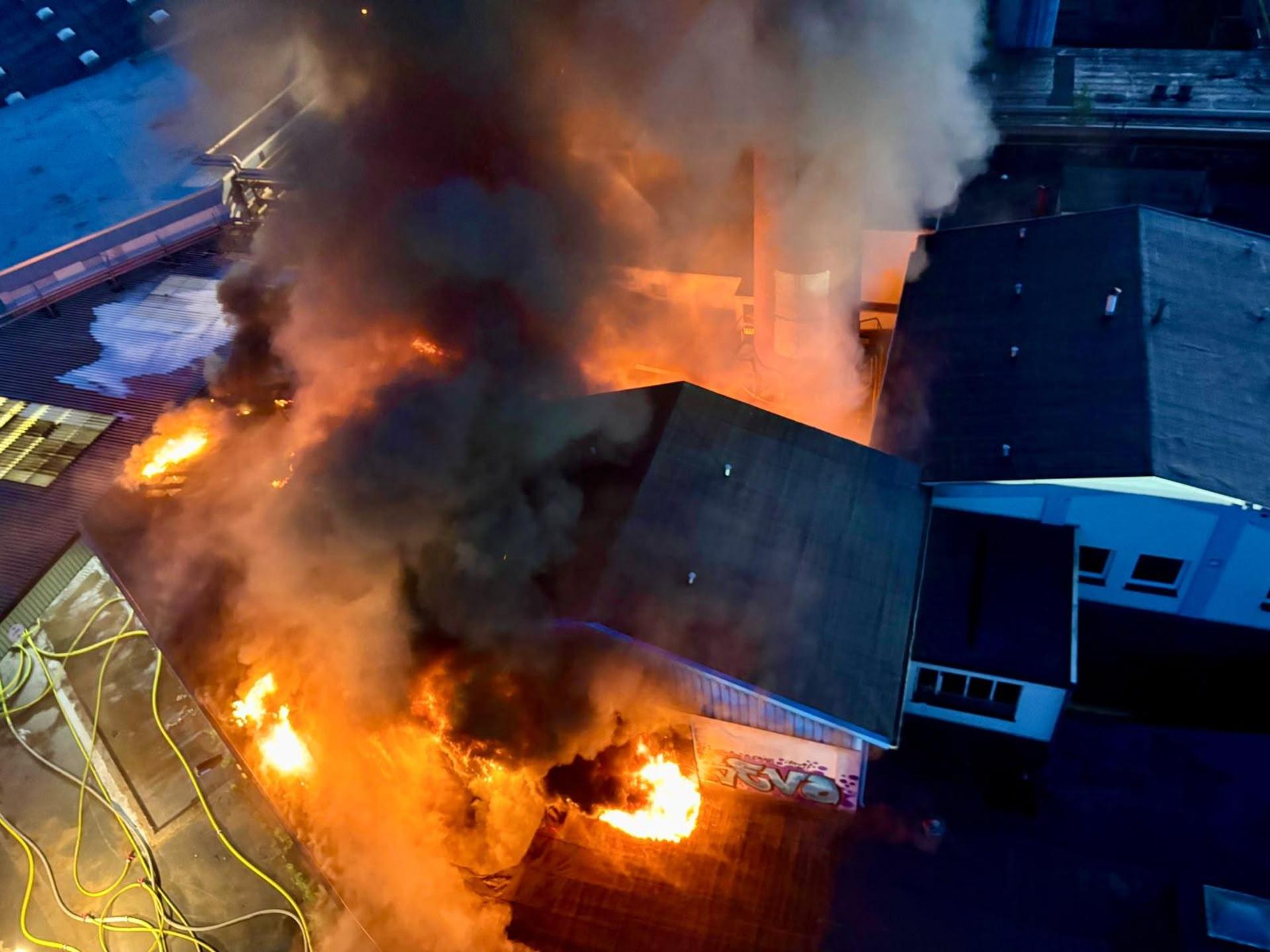 Aus der Luft: Bilder vom Brandort. (Foto: Feuerwehr)