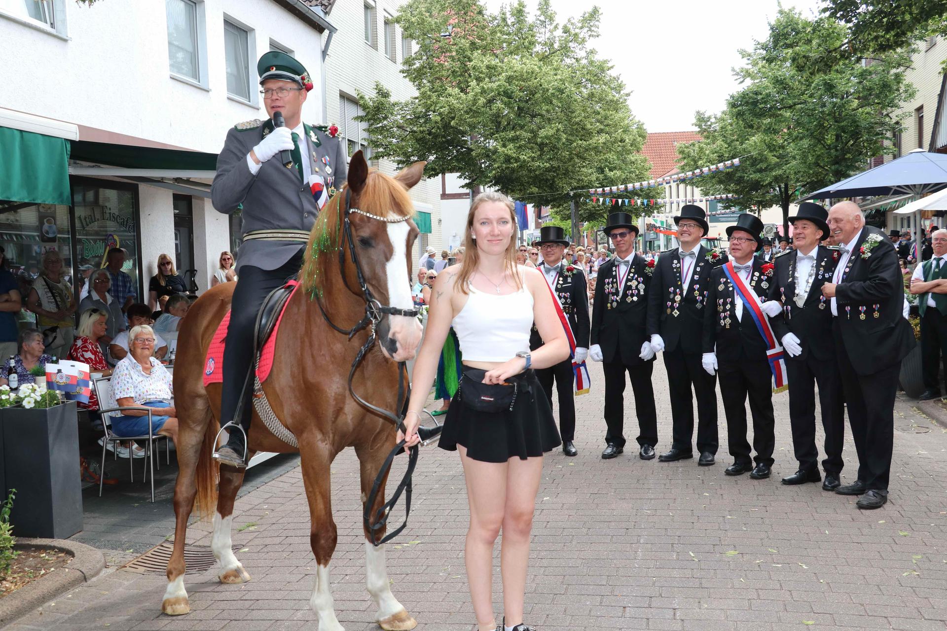 Der historische Umzug: Eindrücke vom Schützenfestsonntag. (Foto: gi)