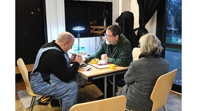Zusammen nach einer Lösung suchen ist das wichtigste beim Repair Café. (Foto: nd)