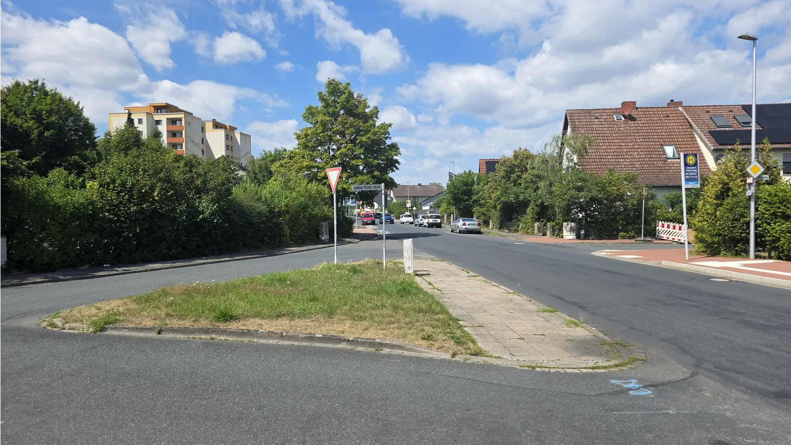 Werden nach und nach umgebaut: Y-Kreuzungen entlang der Straße Am Hasenpfahl. (Foto: tau)