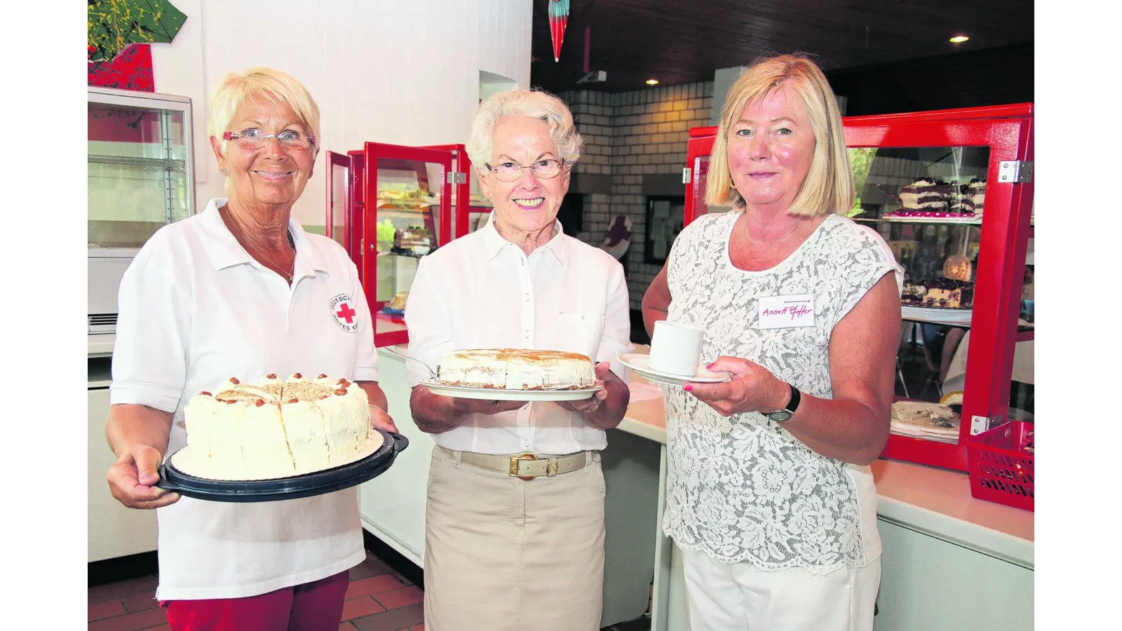 Kunst und Kuchen haben gut gefallen (Foto: gi)