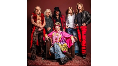 Am 30. August 2025 tritt die Band Major Healey im Kurpark Bad Eilsen auf und lädt zu einer Zeitreise in die bunte Glamourwelt der 70er Jahre ein. (Foto: privat)