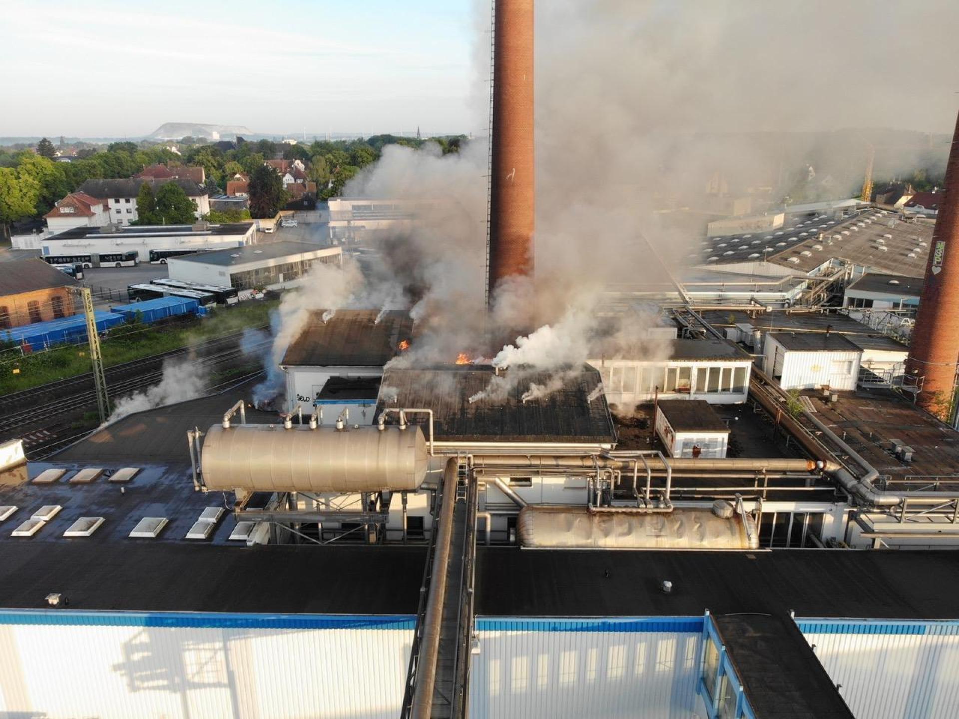 Starke Rauchentwicklung: Brand einer Lagerhalle auf dem ehemaligen Vion Gelände. (Foto: Feuerwehr)