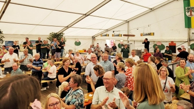 Fröhlichkeit und viel gute Stimmung gehört beim Erntefest Pohle zum Programm. (Foto: privat)