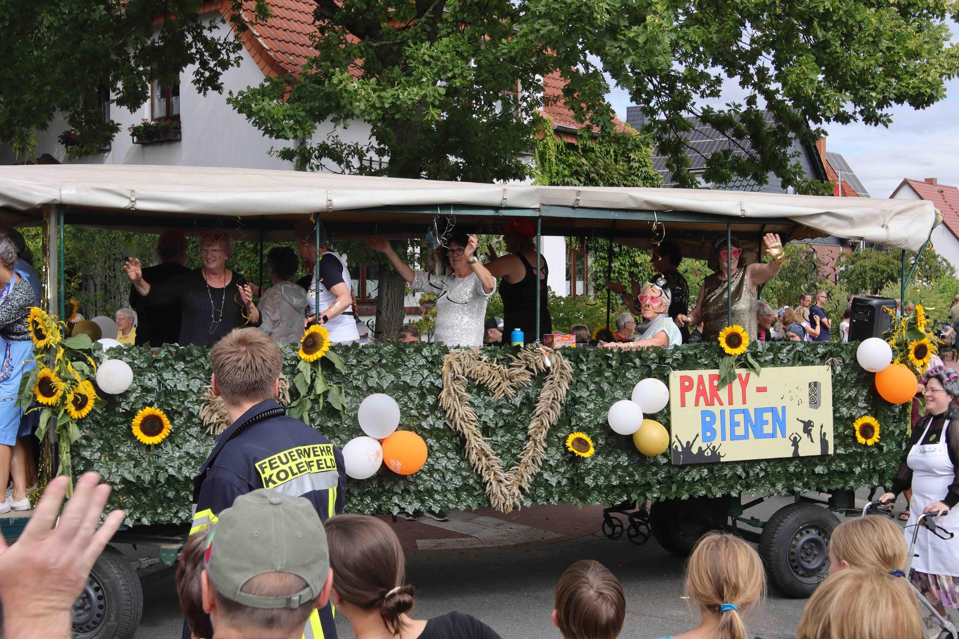 Eindrücke vom großen Festumzug. (Foto: tau)