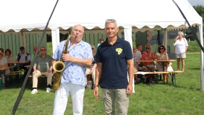 Laden zum Jazz-Frühschoppen ein (v.li.): Lothar Krist von den Hot Five und Marc Beutler. (Foto: gi)