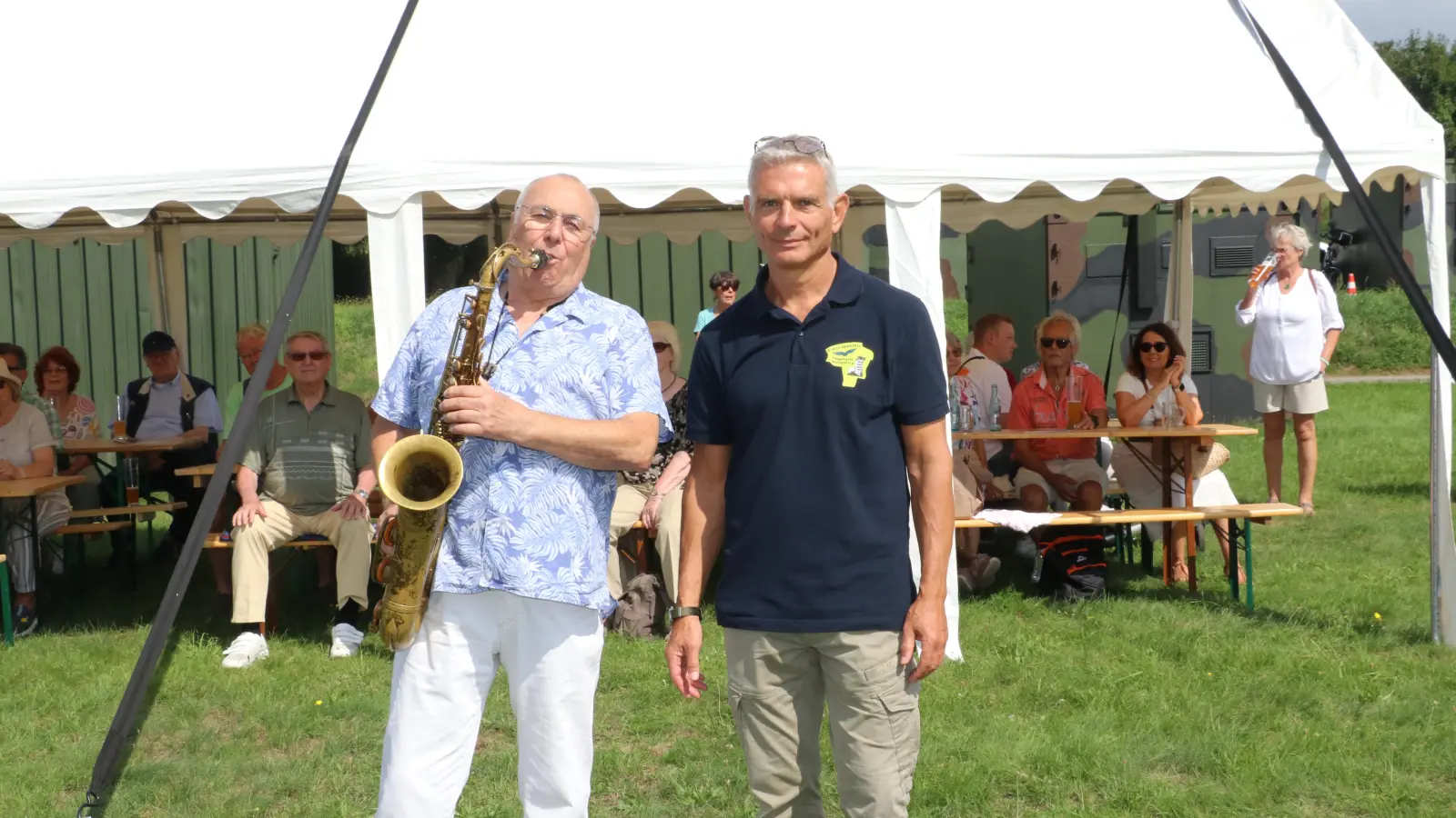 Laden zum Jazz-Frühschoppen ein (v.li.): Lothar Krist von den Hot Five und Marc Beutler. (Foto: gi)