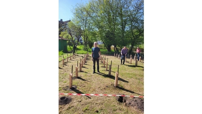 Rund 15 Ehrenamtliche haben die Pflege und Entwicklung des Gartens übernommen. (Foto: privat)